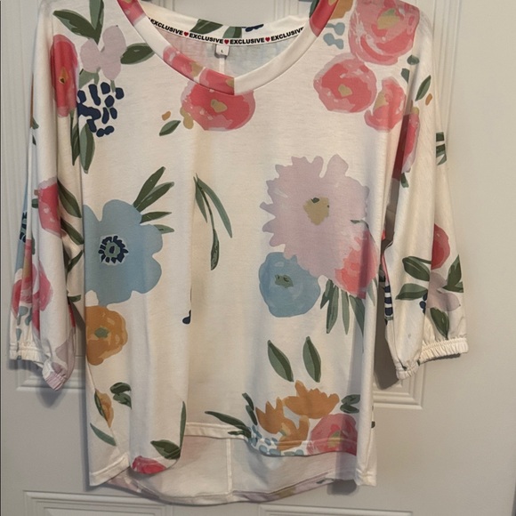 Exclusive Floral Print Women's Top - Picture 4 of 4